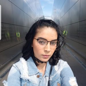 Meet your Posher, Lina